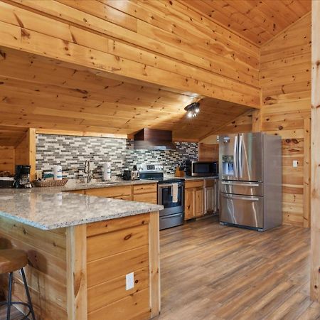 Hot Tub Fire Pit Game Room Theater Easy Access Sleeps 12 - Black Bear Lodge Пиджен Фордж Екстериор снимка