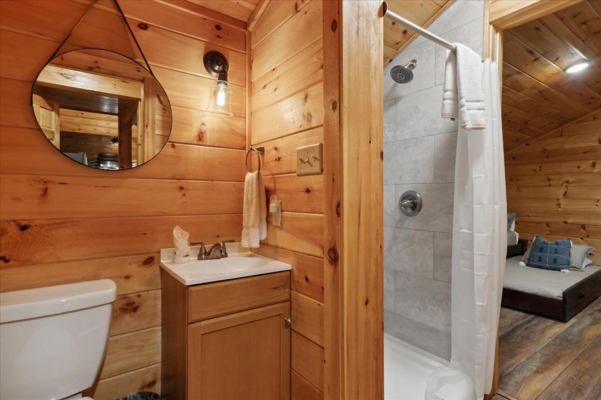 Hot Tub Fire Pit Game Room Theater Easy Access Sleeps 12 - Black Bear Lodge Пиджен Фордж Екстериор снимка