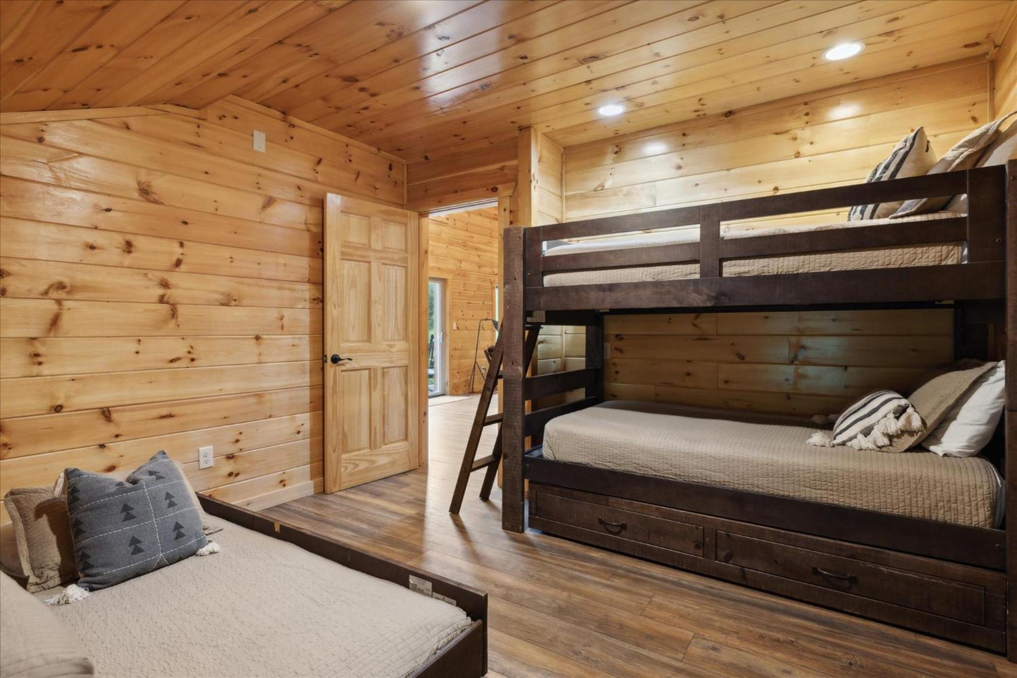 Hot Tub Fire Pit Game Room Theater Easy Access Sleeps 12 - Black Bear Lodge Пиджен Фордж Екстериор снимка