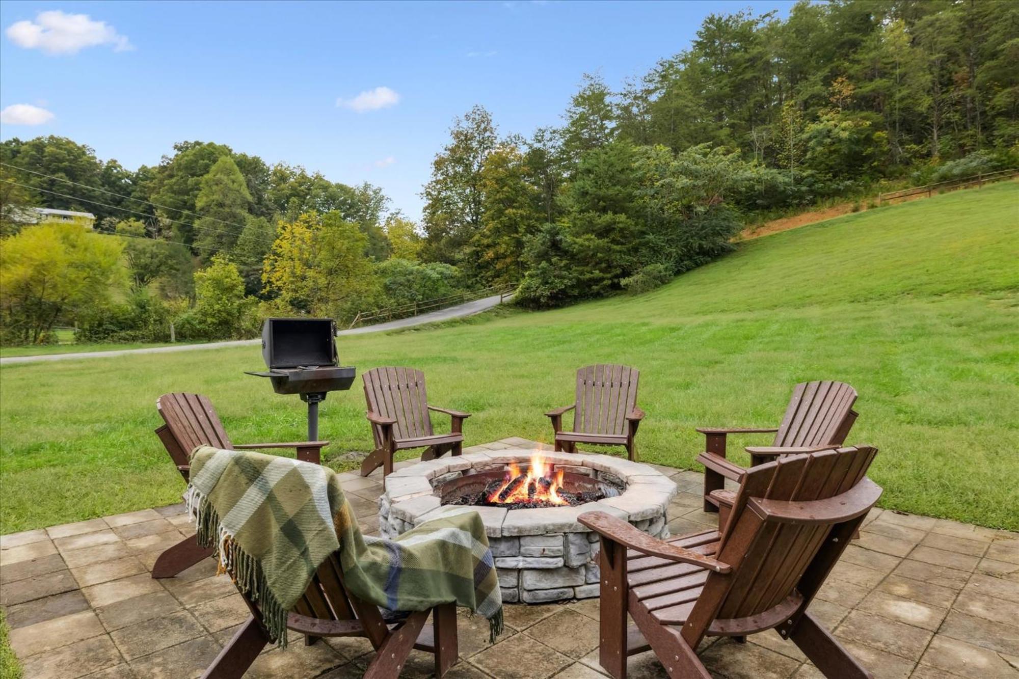 Hot Tub Fire Pit Game Room Theater Easy Access Sleeps 12 - Black Bear Lodge Пиджен Фордж Екстериор снимка