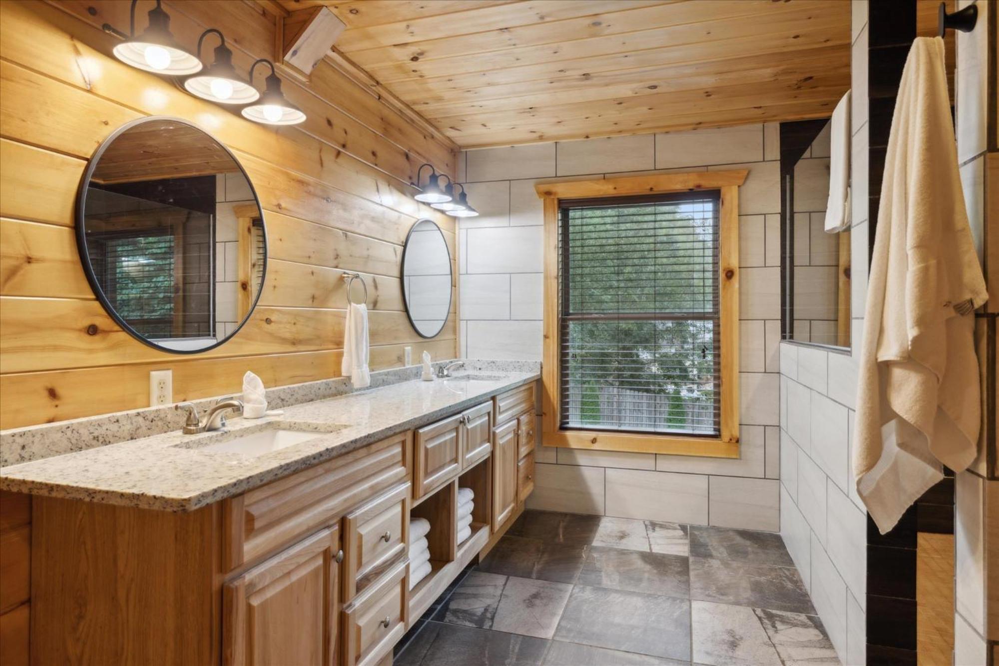 Hot Tub Fire Pit Game Room Theater Easy Access Sleeps 12 - Black Bear Lodge Пиджен Фордж Екстериор снимка